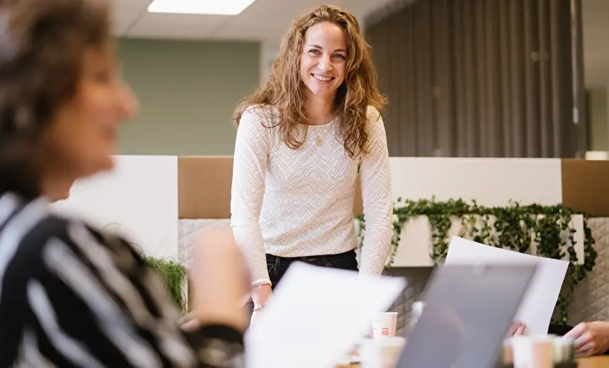 Blonde vrouw gemeente meierijstad