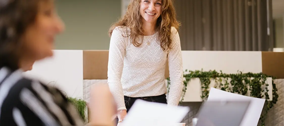 Blonde vrouw gemeente meierijstad