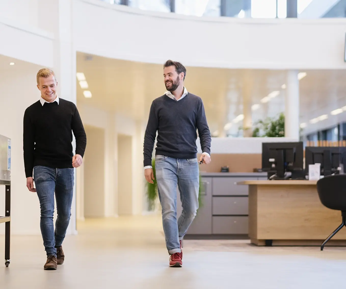 Twee jonge mannen lopend gemeente meierijstad