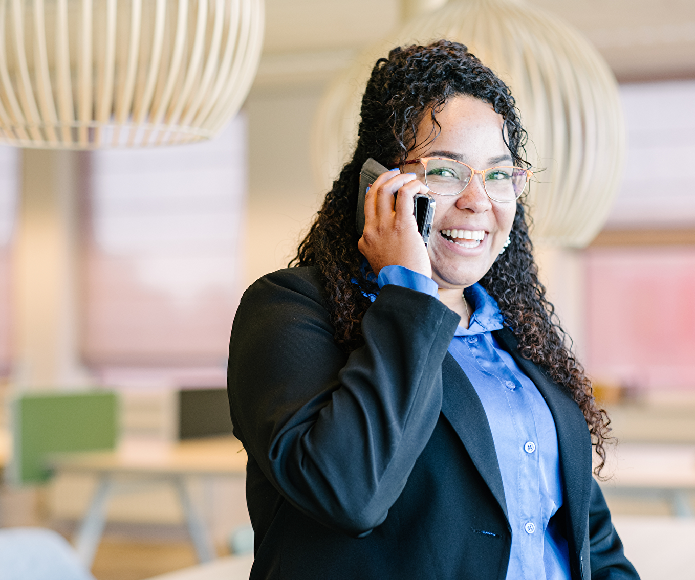 collega met telefoon